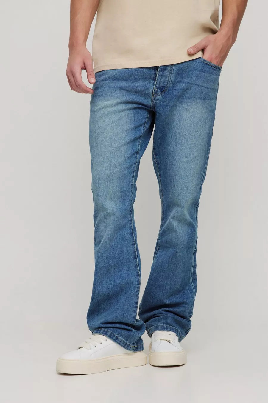 Boohoo slim rigid flare jean vintage blue