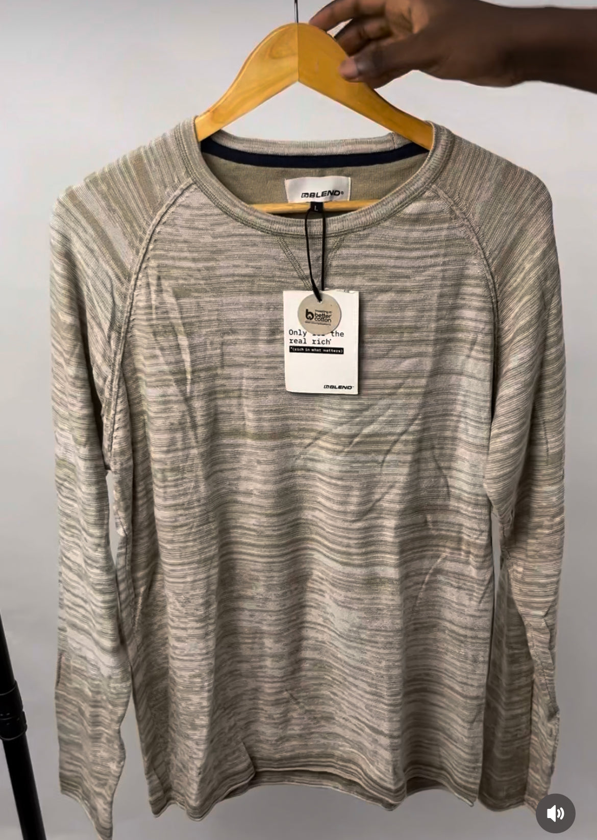 Blend sweater/sweatshirt. size: Large