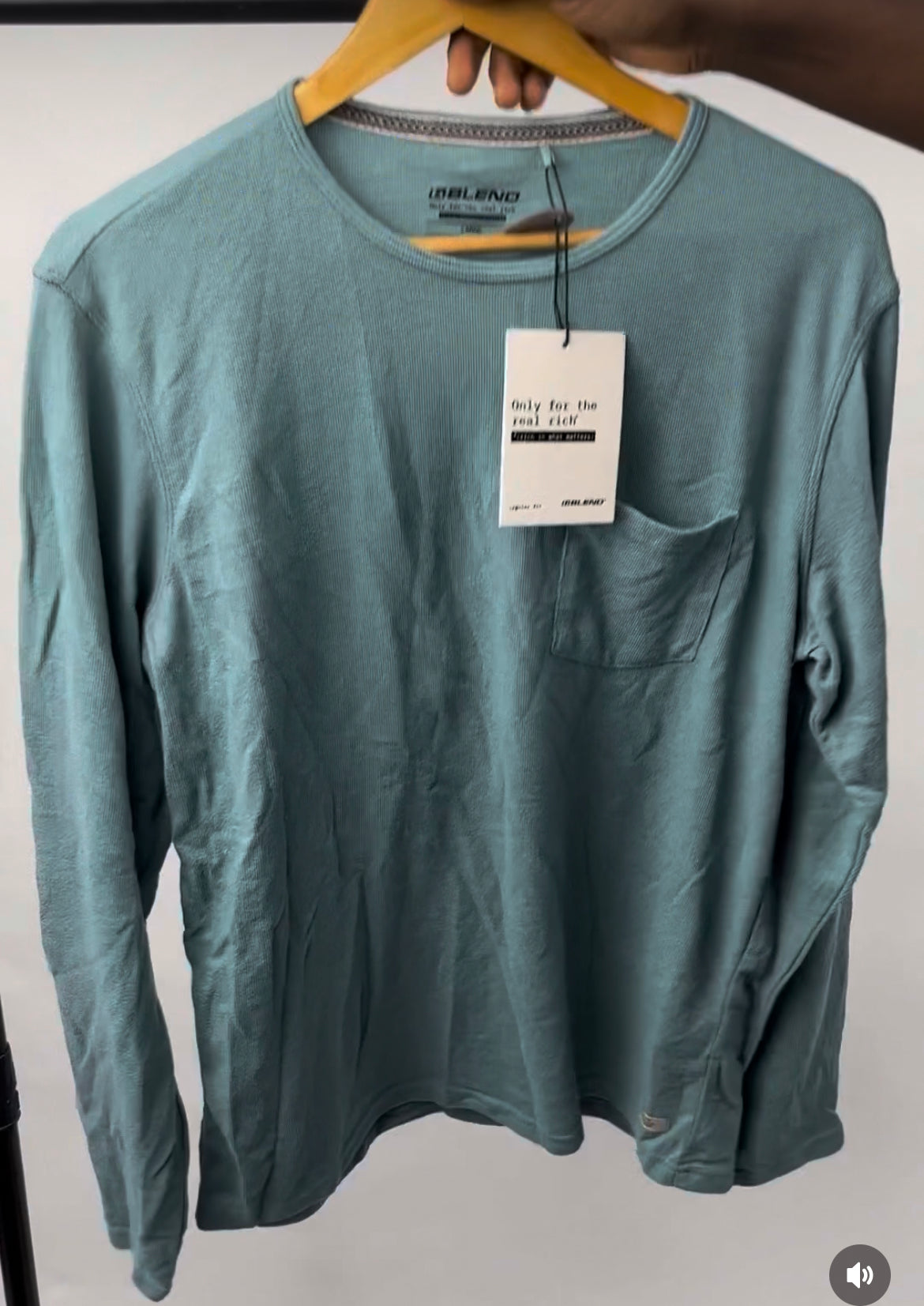 Blend sweater/sweatshirt. size: Large