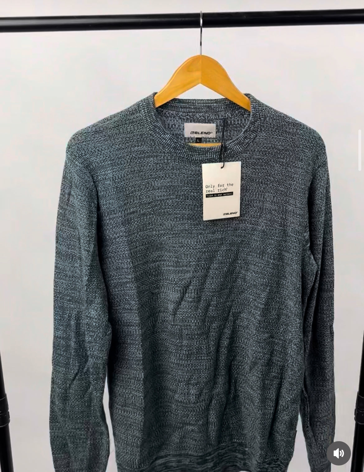Blend sweater/sweatshirt. size: Large