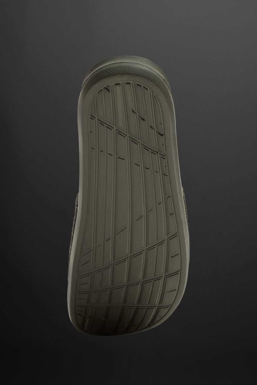 Zara Athletics pool slider