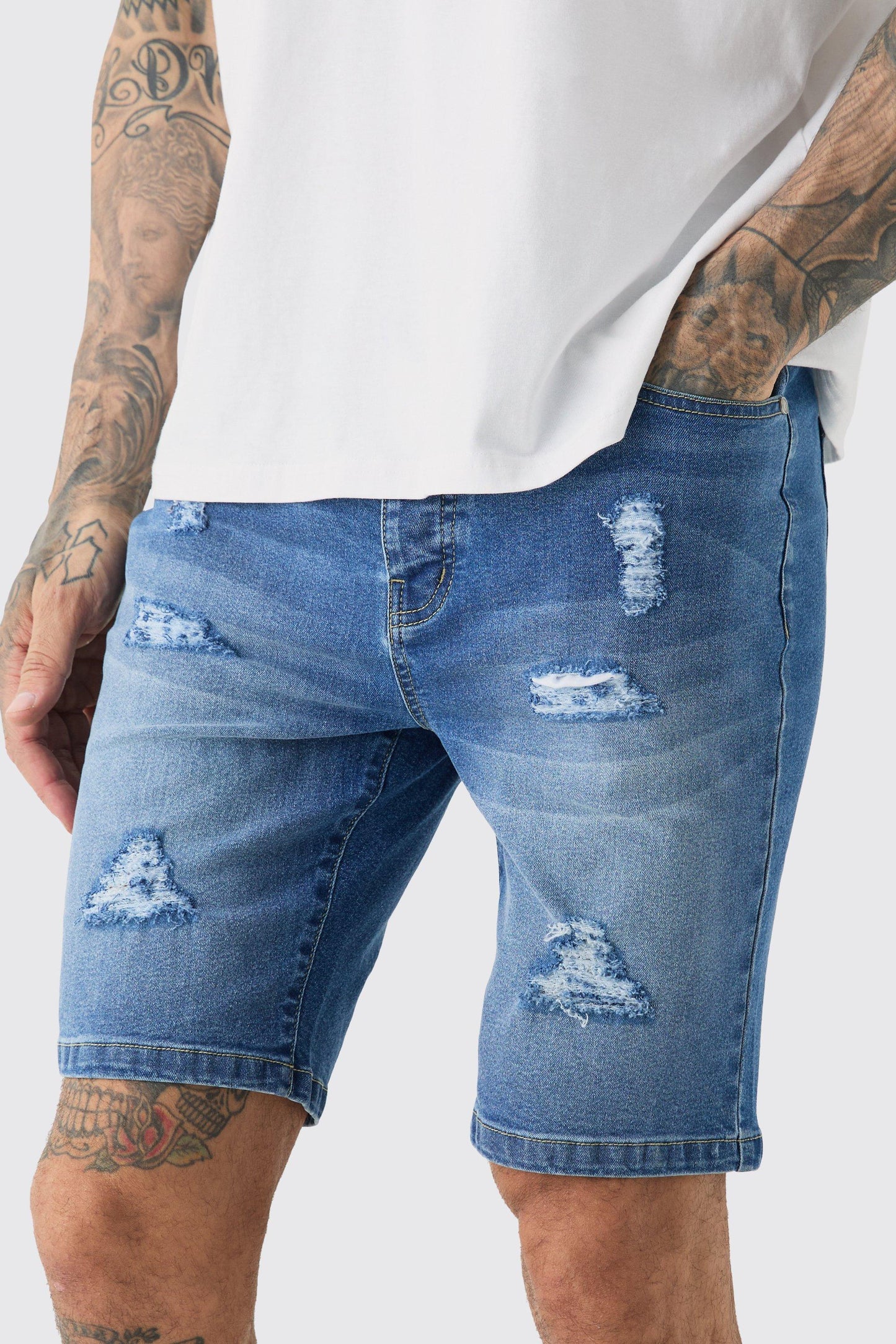 Boohoo distressed denim short in blue