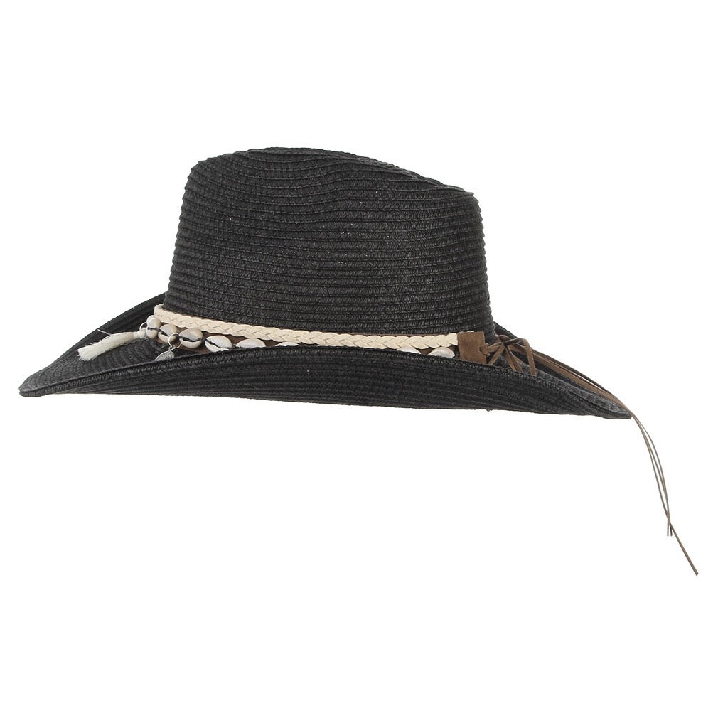Cowrie adorned straw hat
Size: M
