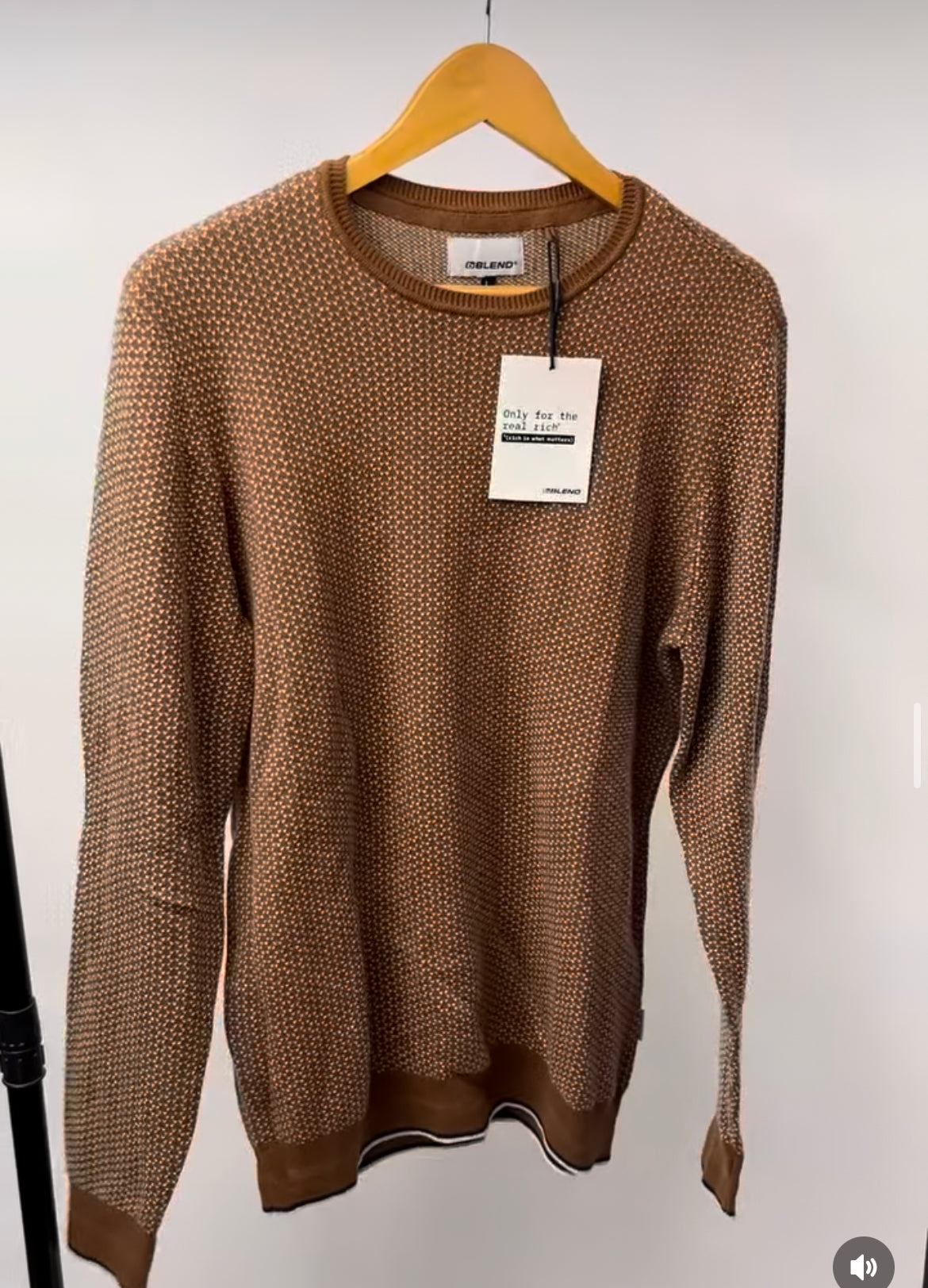 Blend sweater/sweatshirt. size: Large