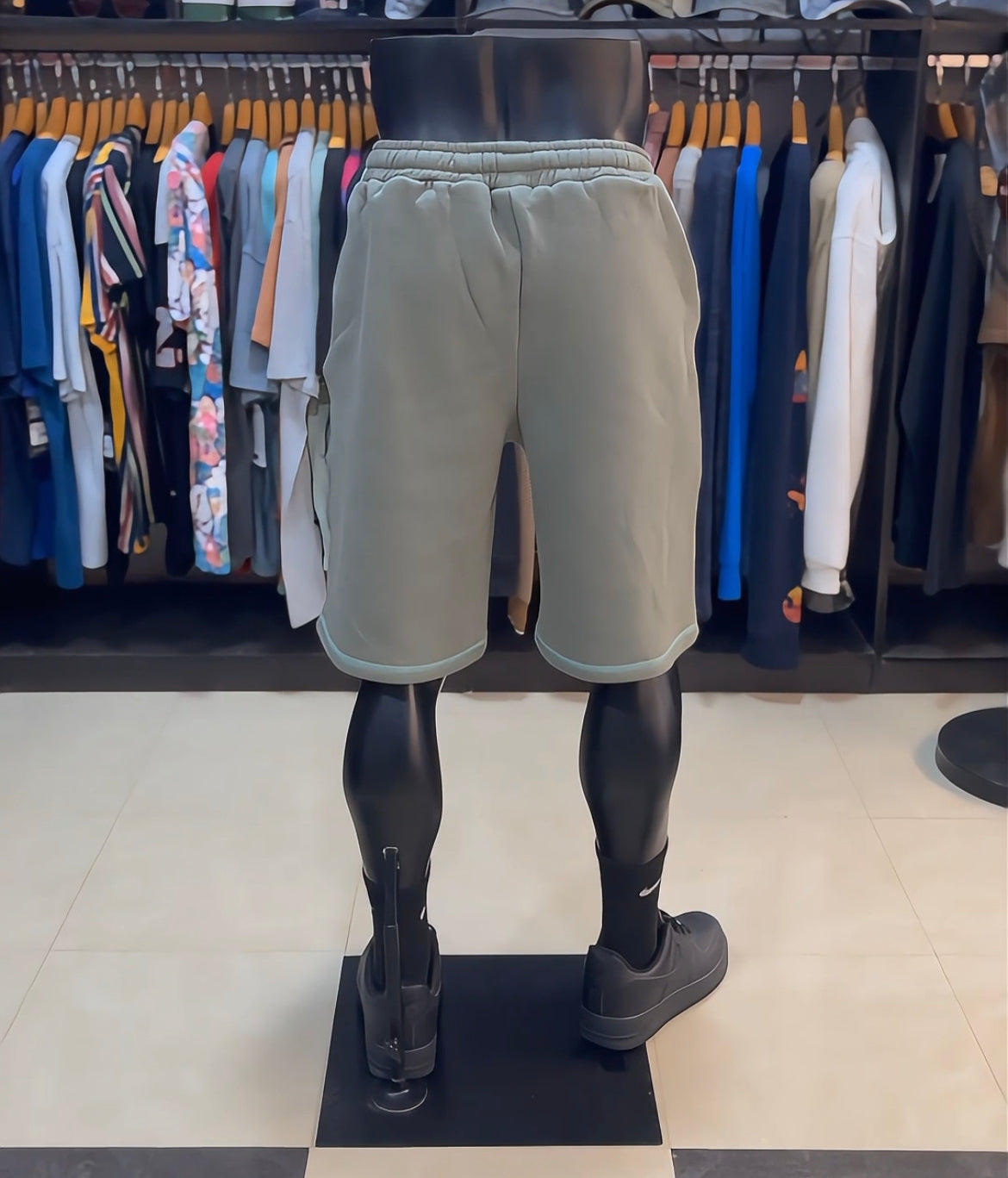 Boohoo contrast stitch short in green