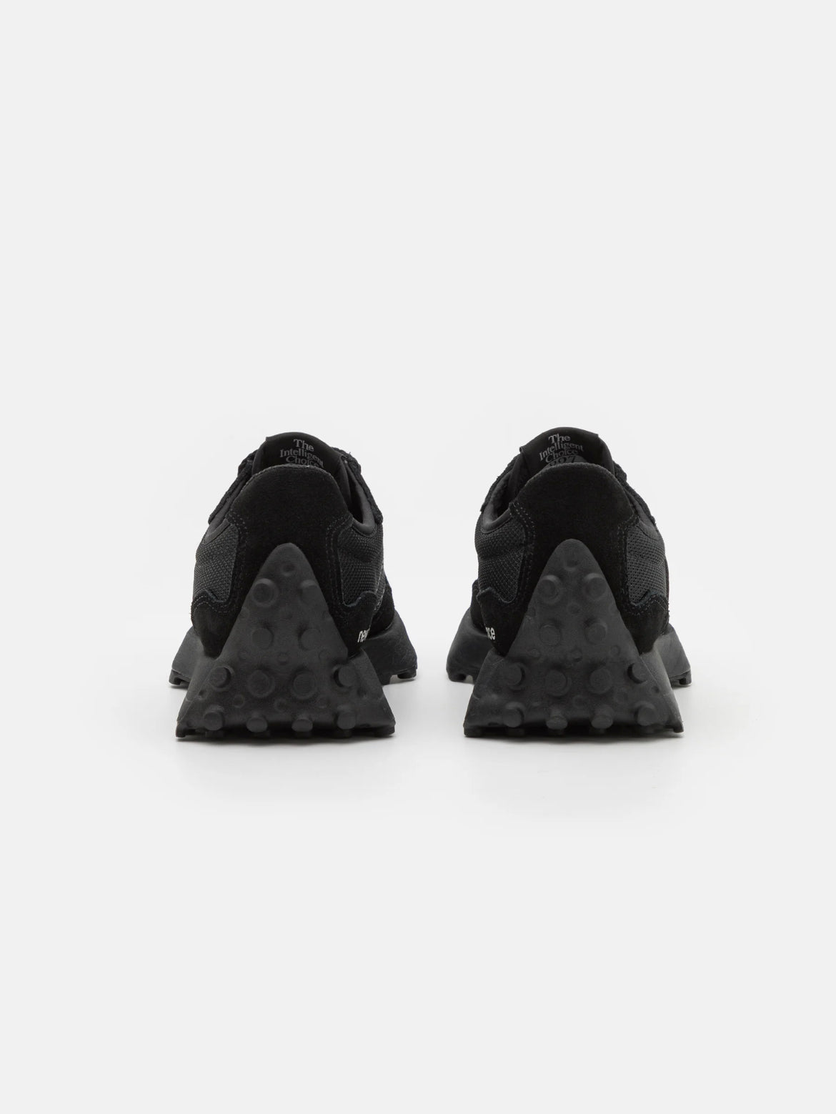 NB 327 trainers in black