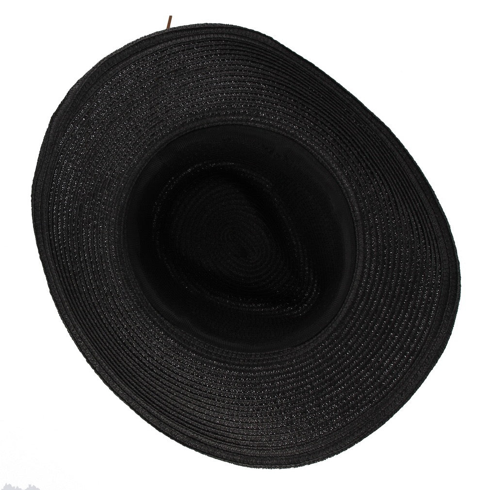 Cowrie adorned straw hat
Size: M