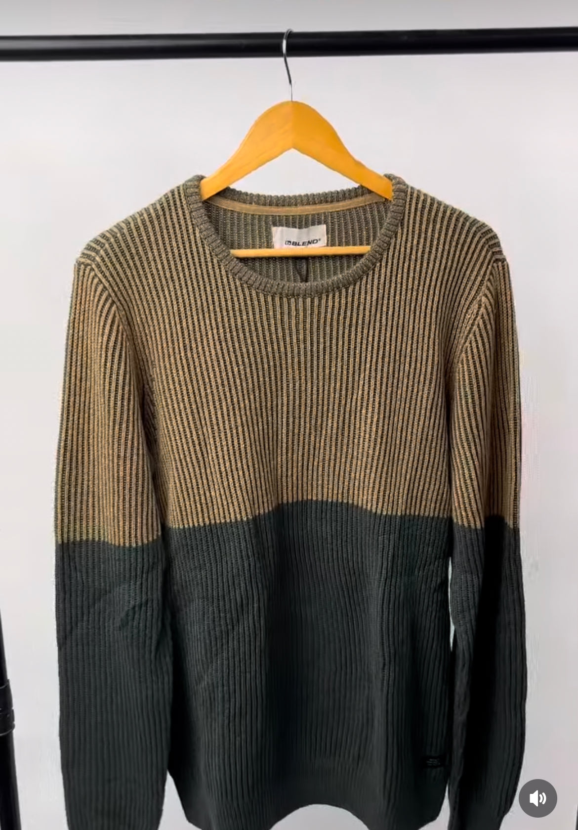 Blend sweater/sweatshirt. size: Large