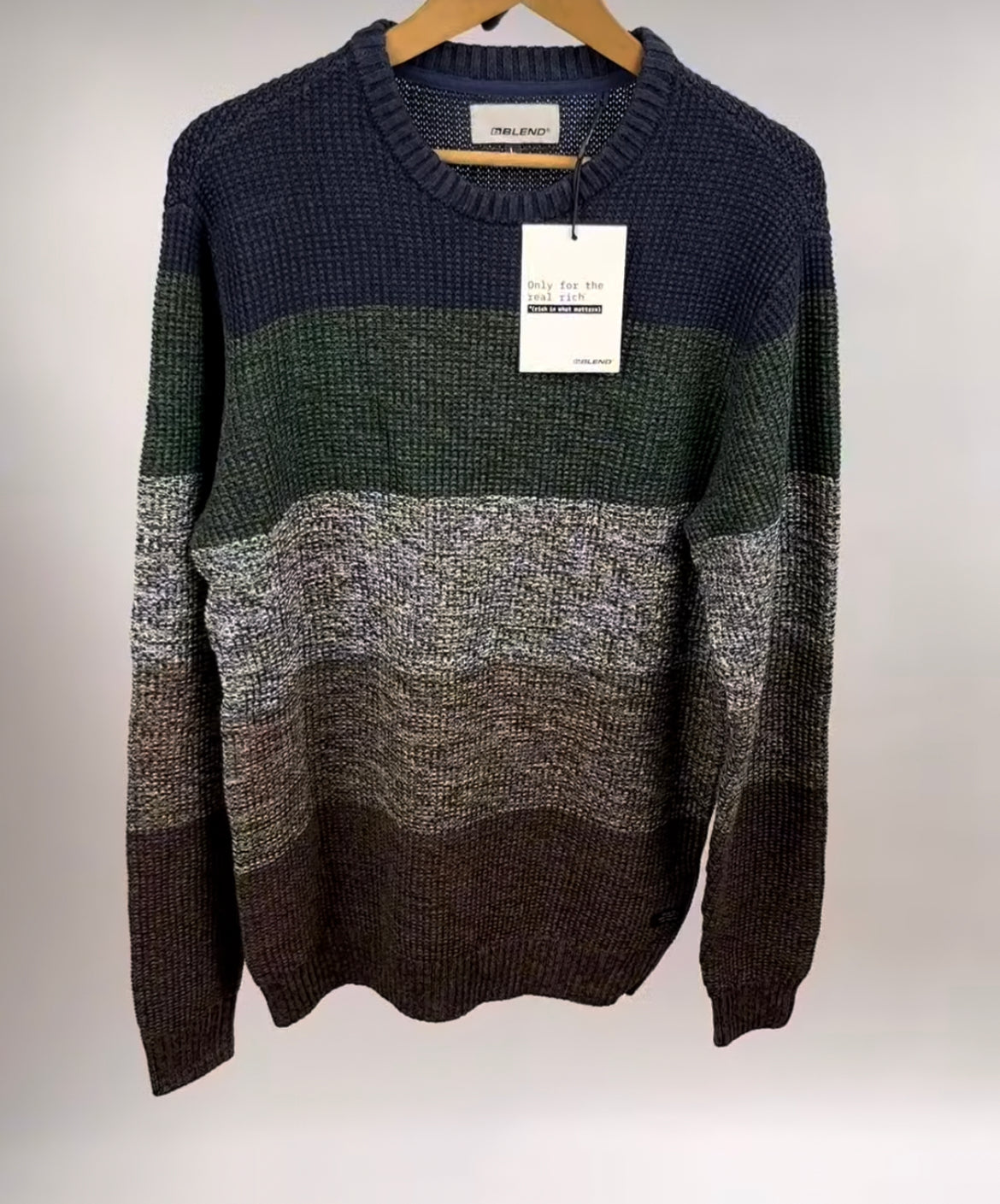 Blend sweater/sweatshirt. size: Large