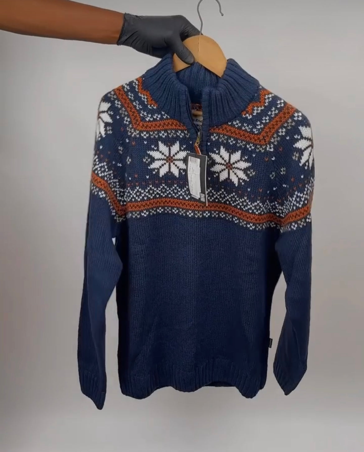 Blend sweater/sweatshirt. size: Large