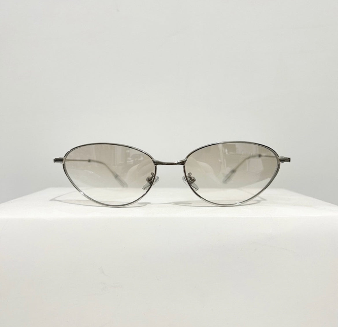 Lightweight cat eye glasses