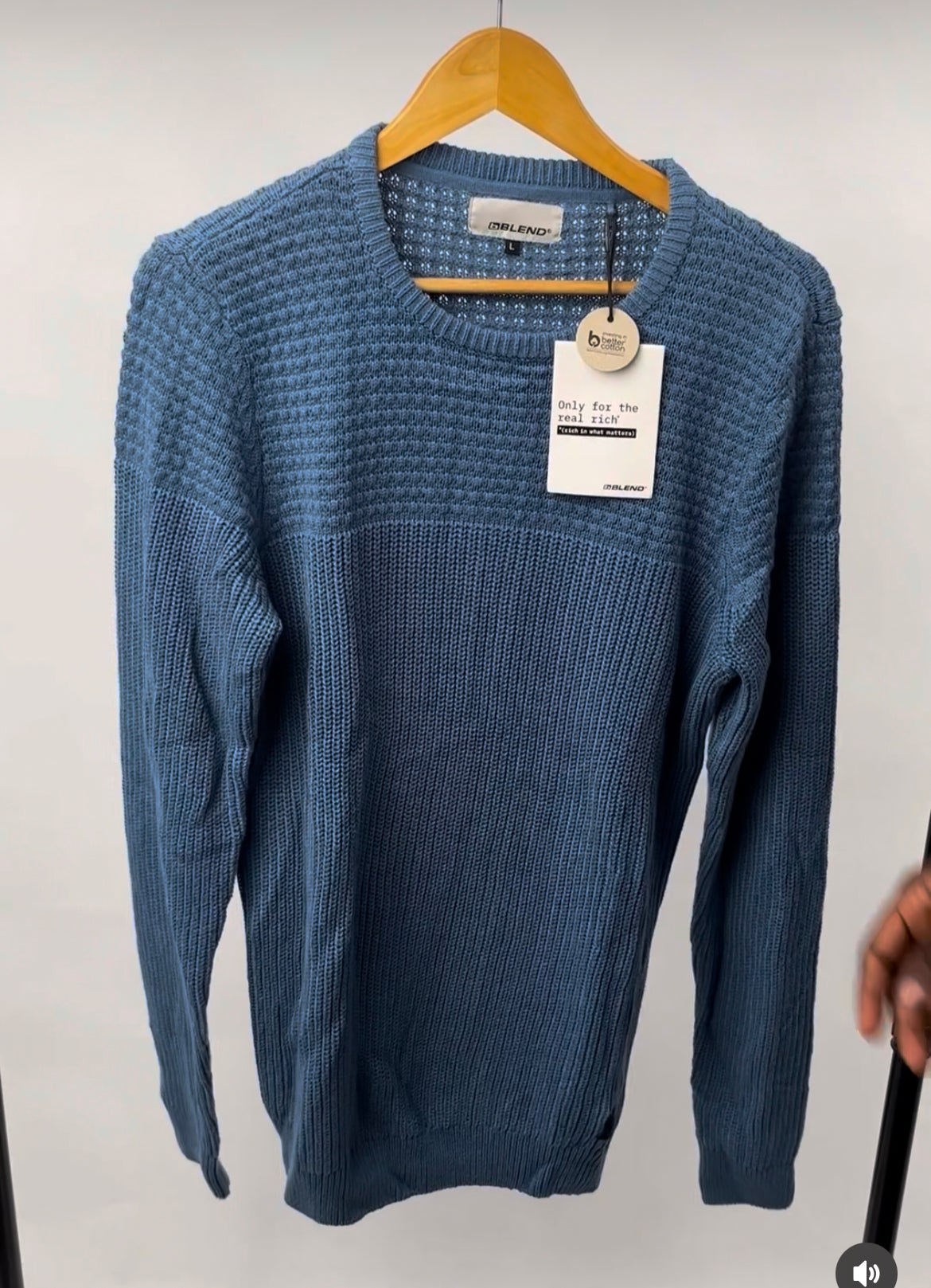 Blend sweater/sweatshirt. size: Large