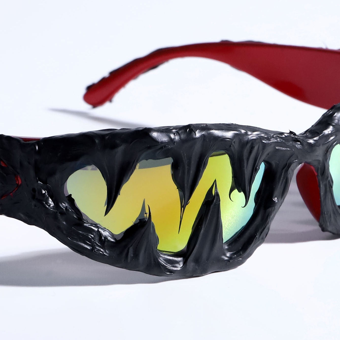 Goth reflective geometric frame glasses
Color: Red Frame