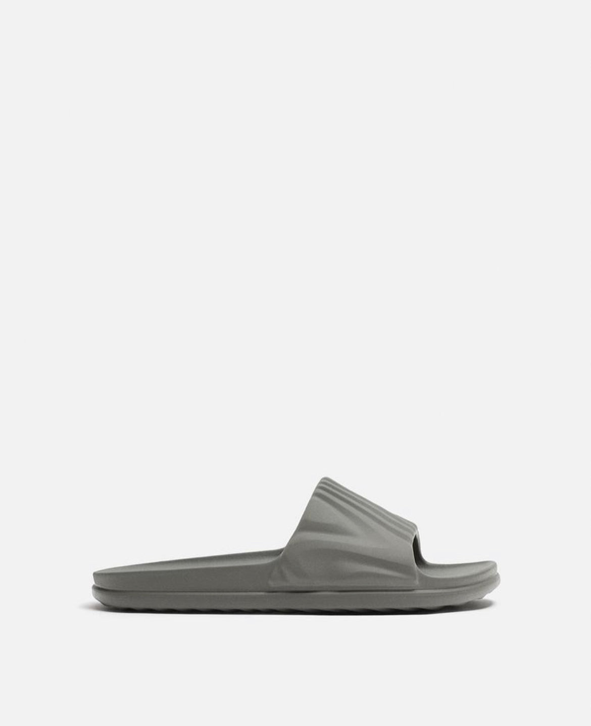 Zara textured monochrome slider
