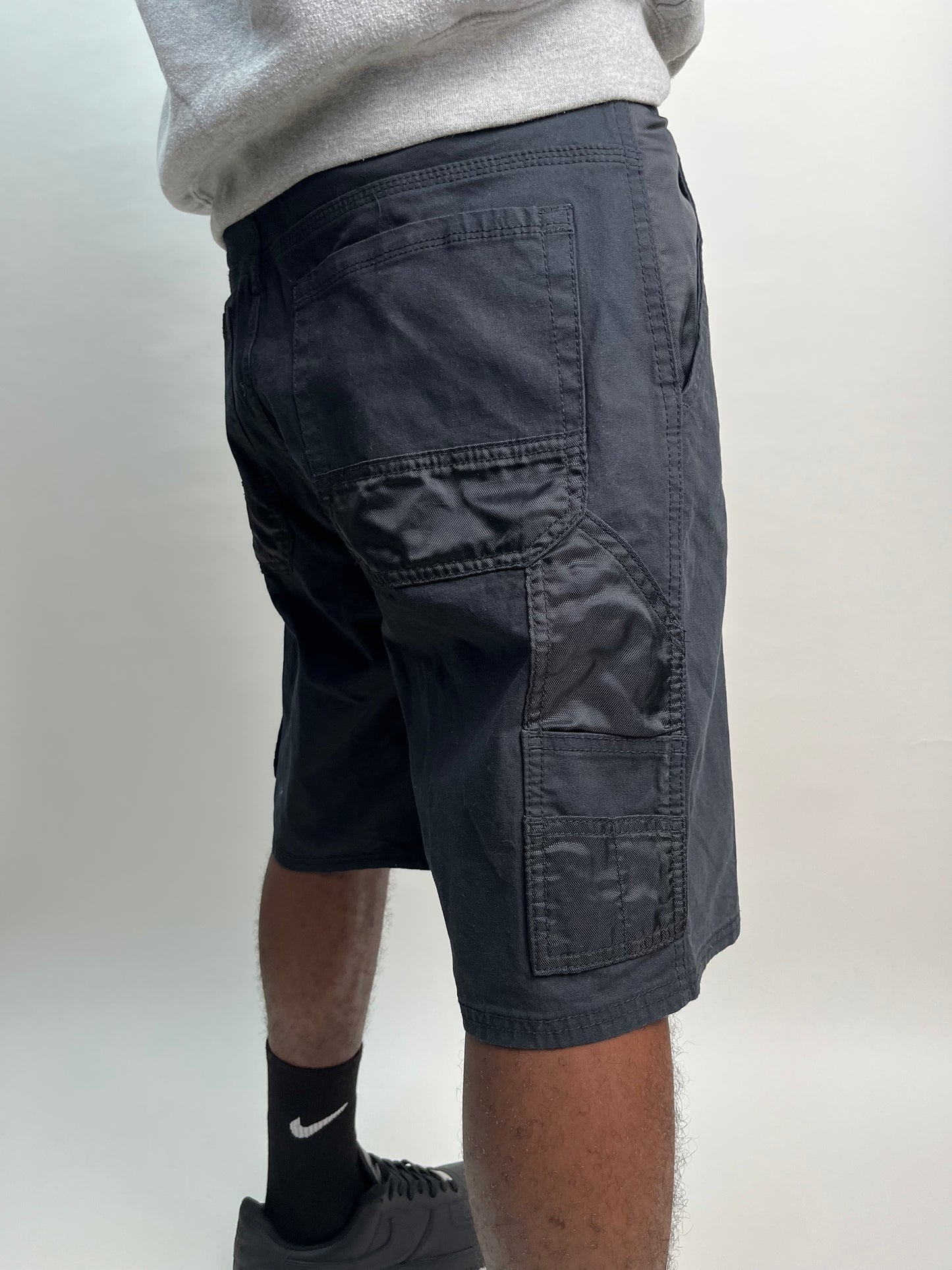 Carpenter short in black mix