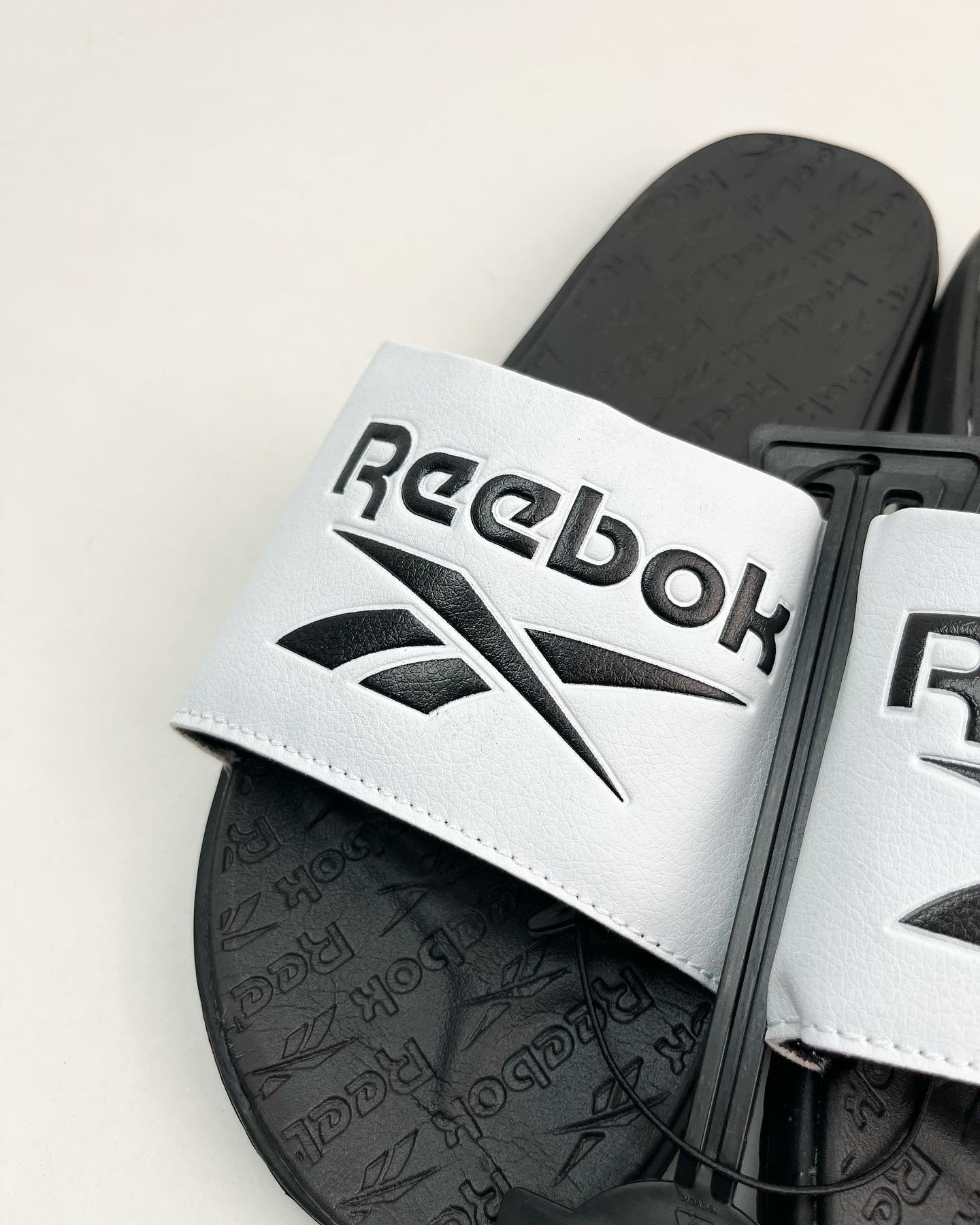 Reebok dual density slider in white