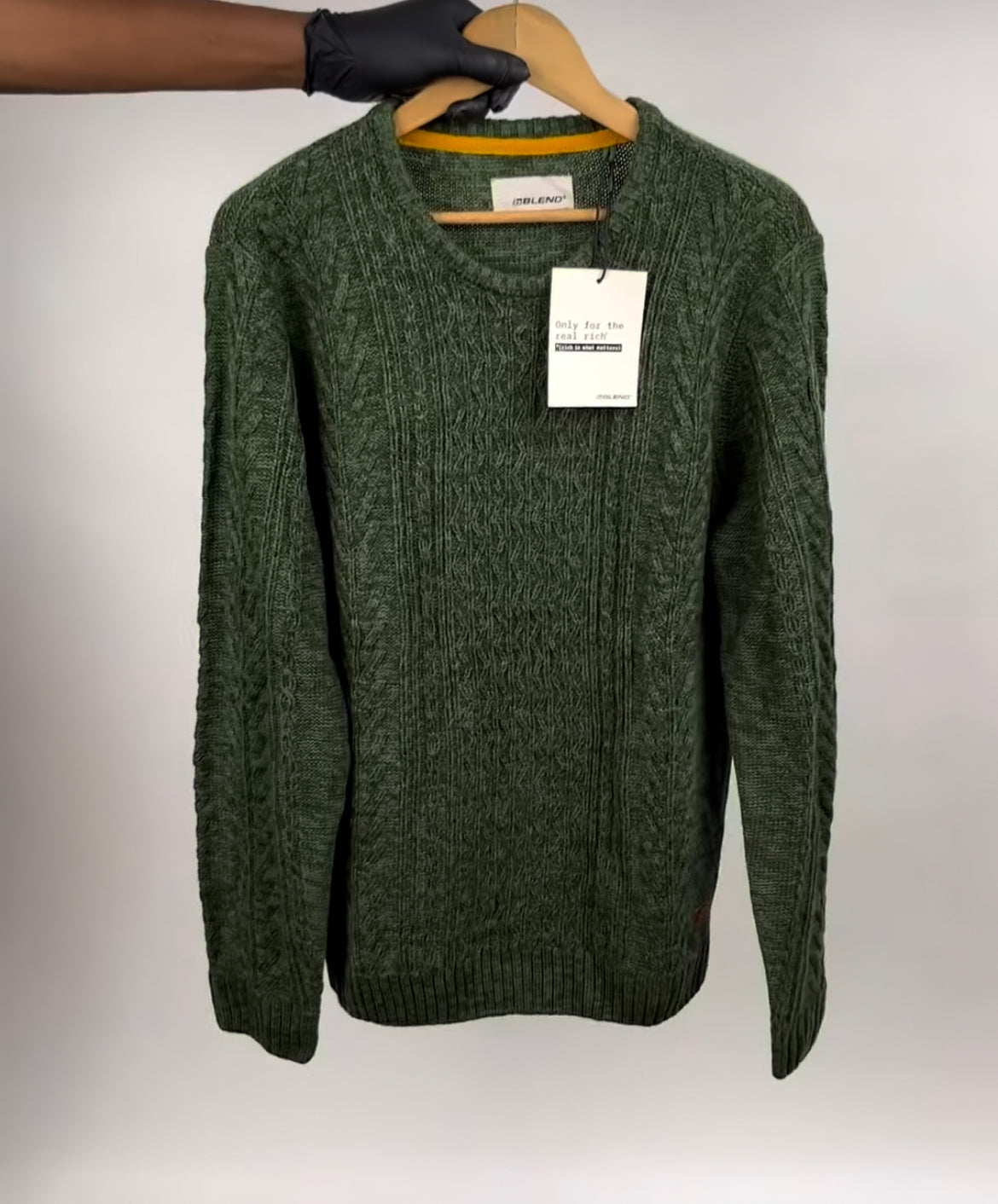 Blend sweater/sweatshirt. size: Large