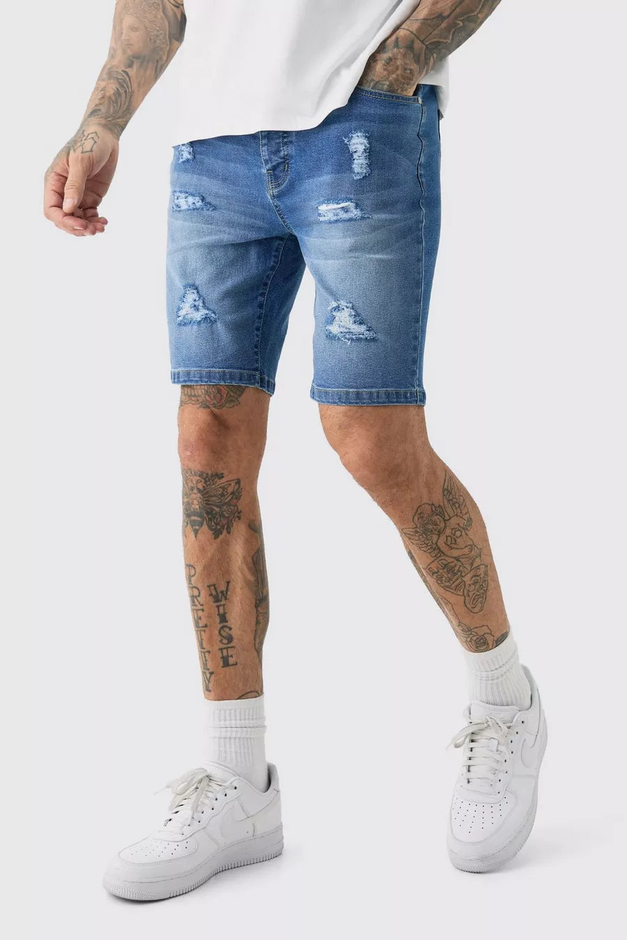 Boohoo distressed denim short in blue
