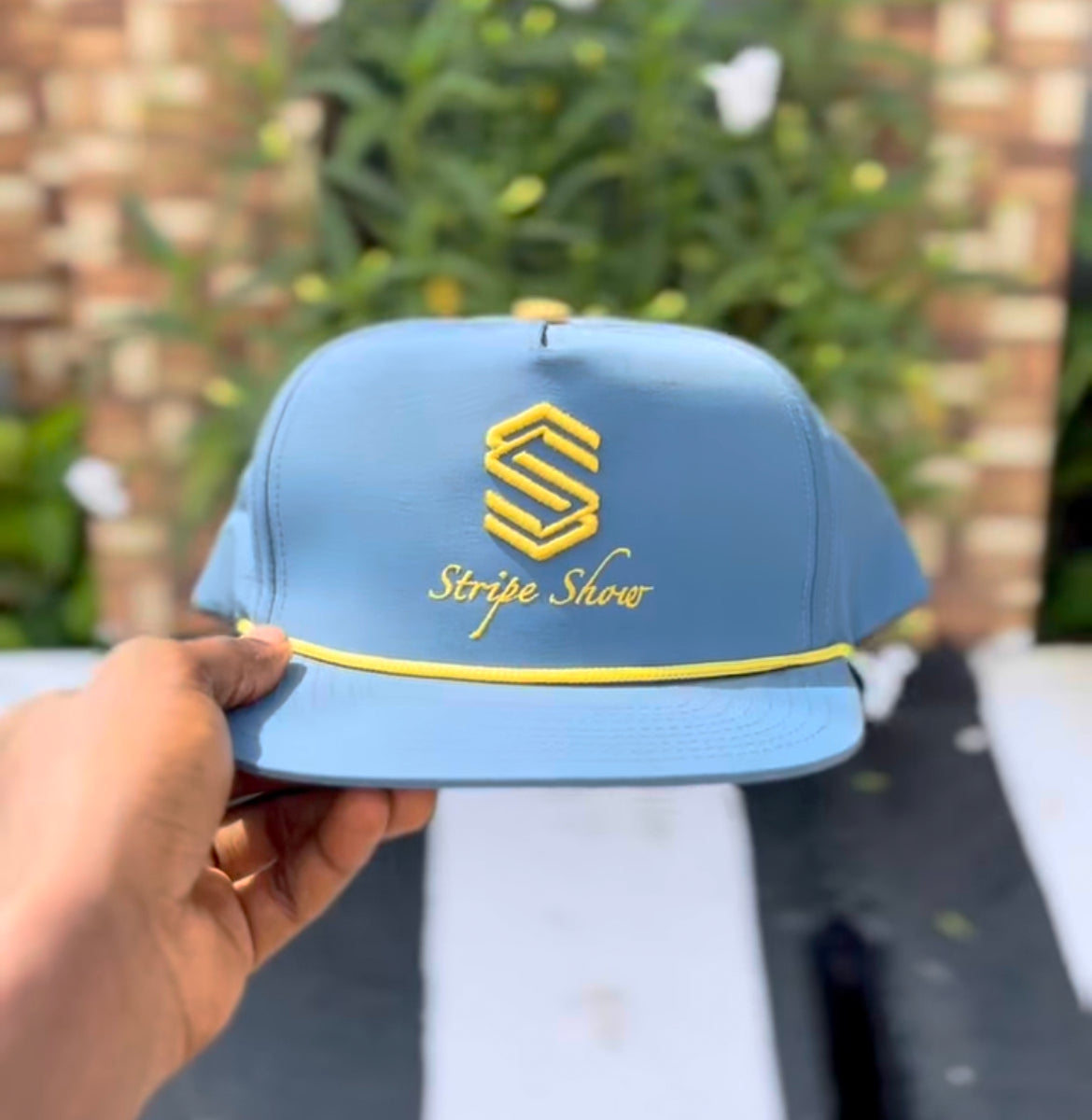 Stripe contrast hat