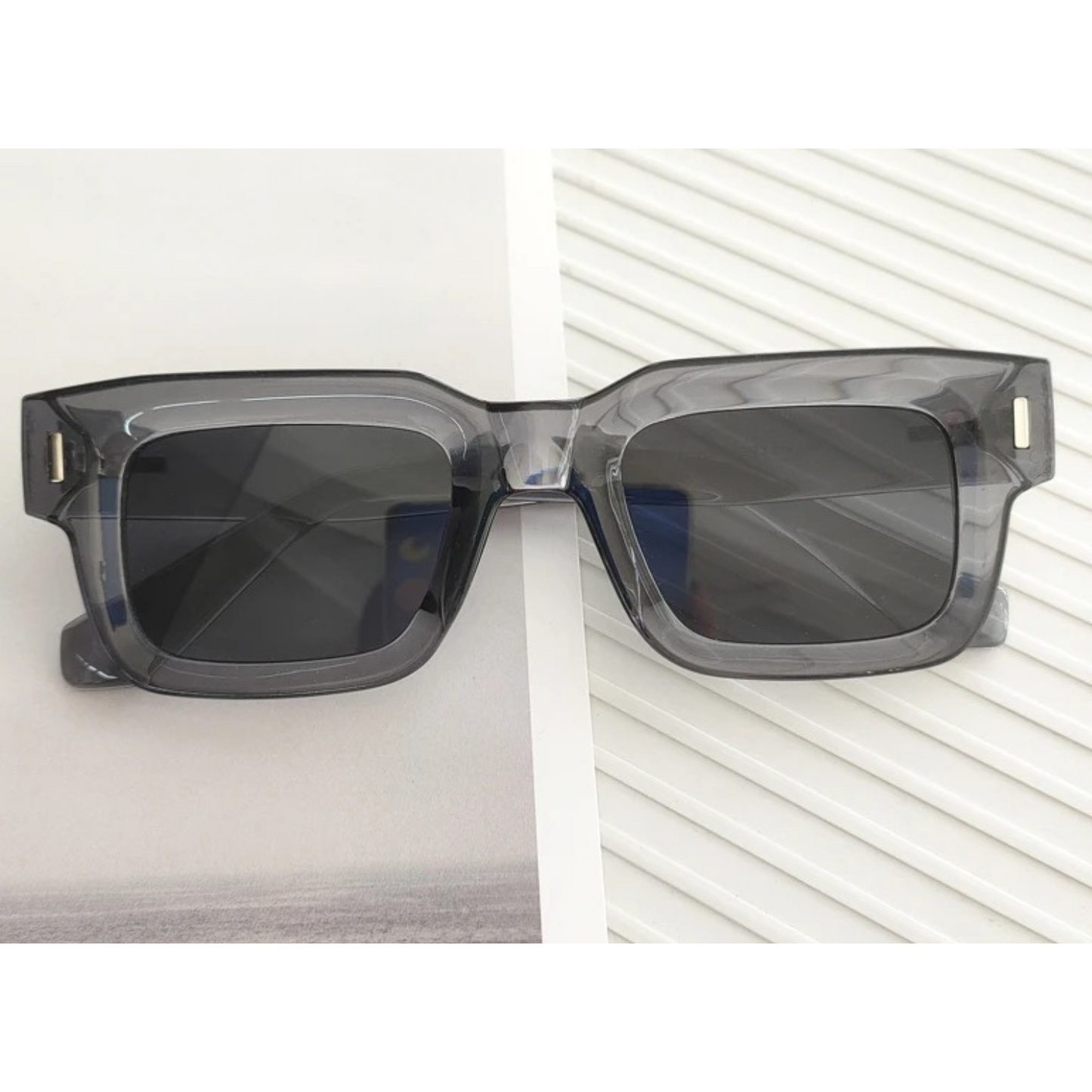 Big square lens retro glasses