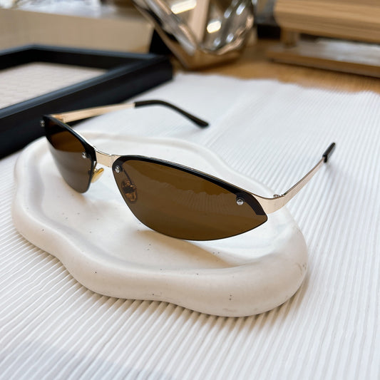Oval metal frame glasses