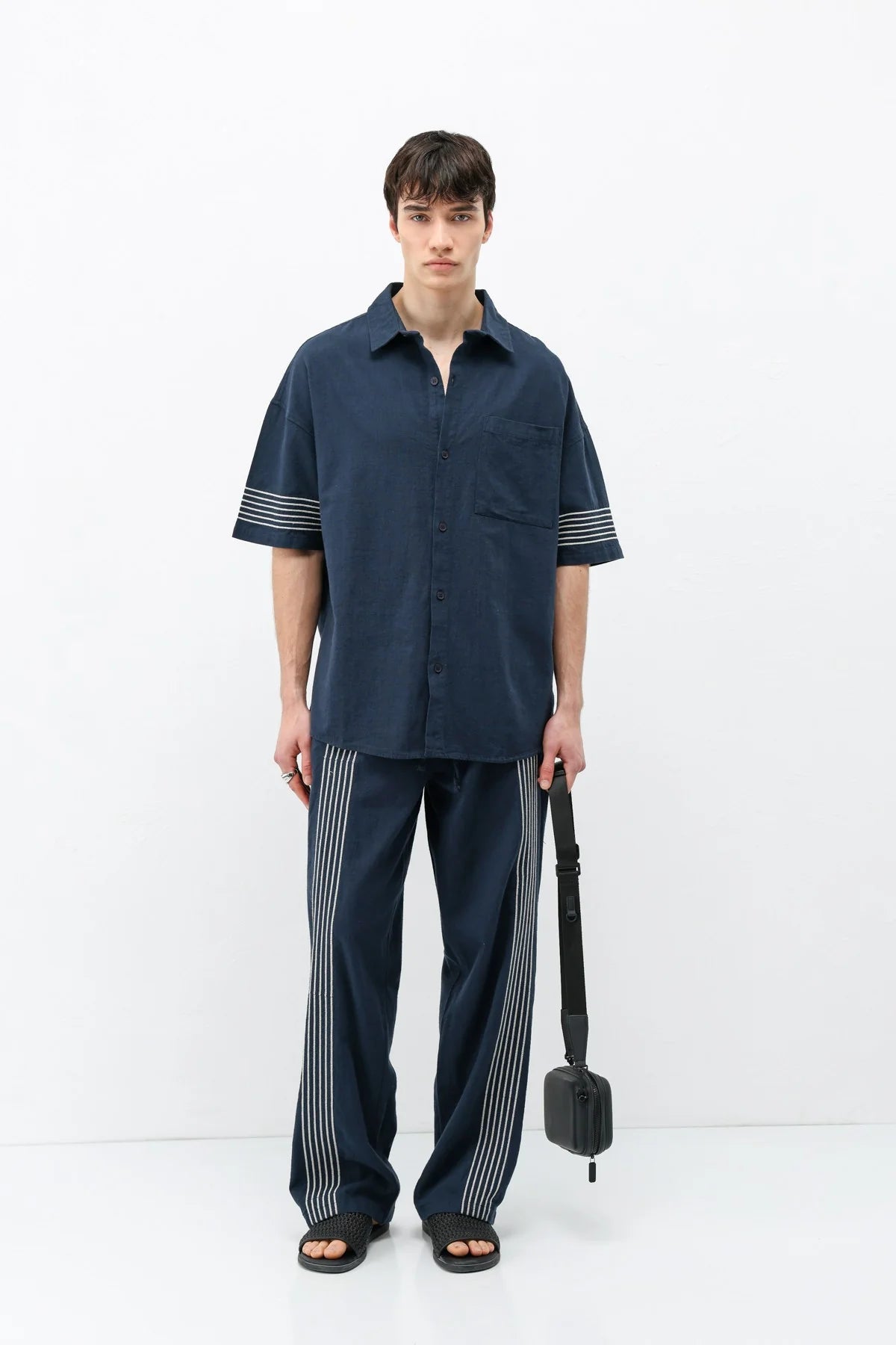 Vamos cotton embroidered set
