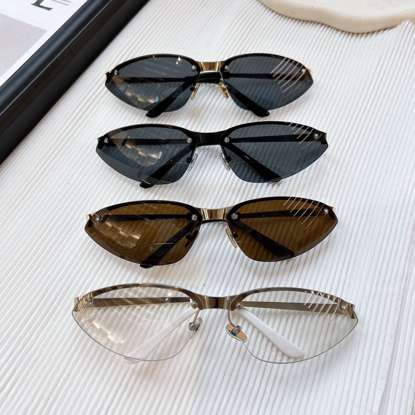 Oval metal frame glasses