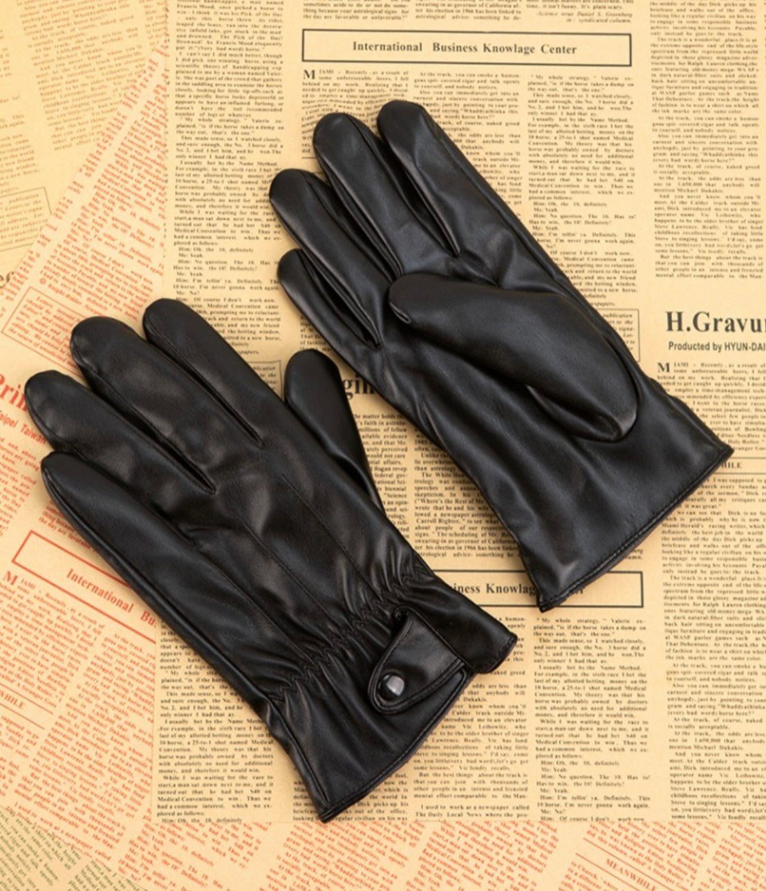 Plain leather glove
Size: Large