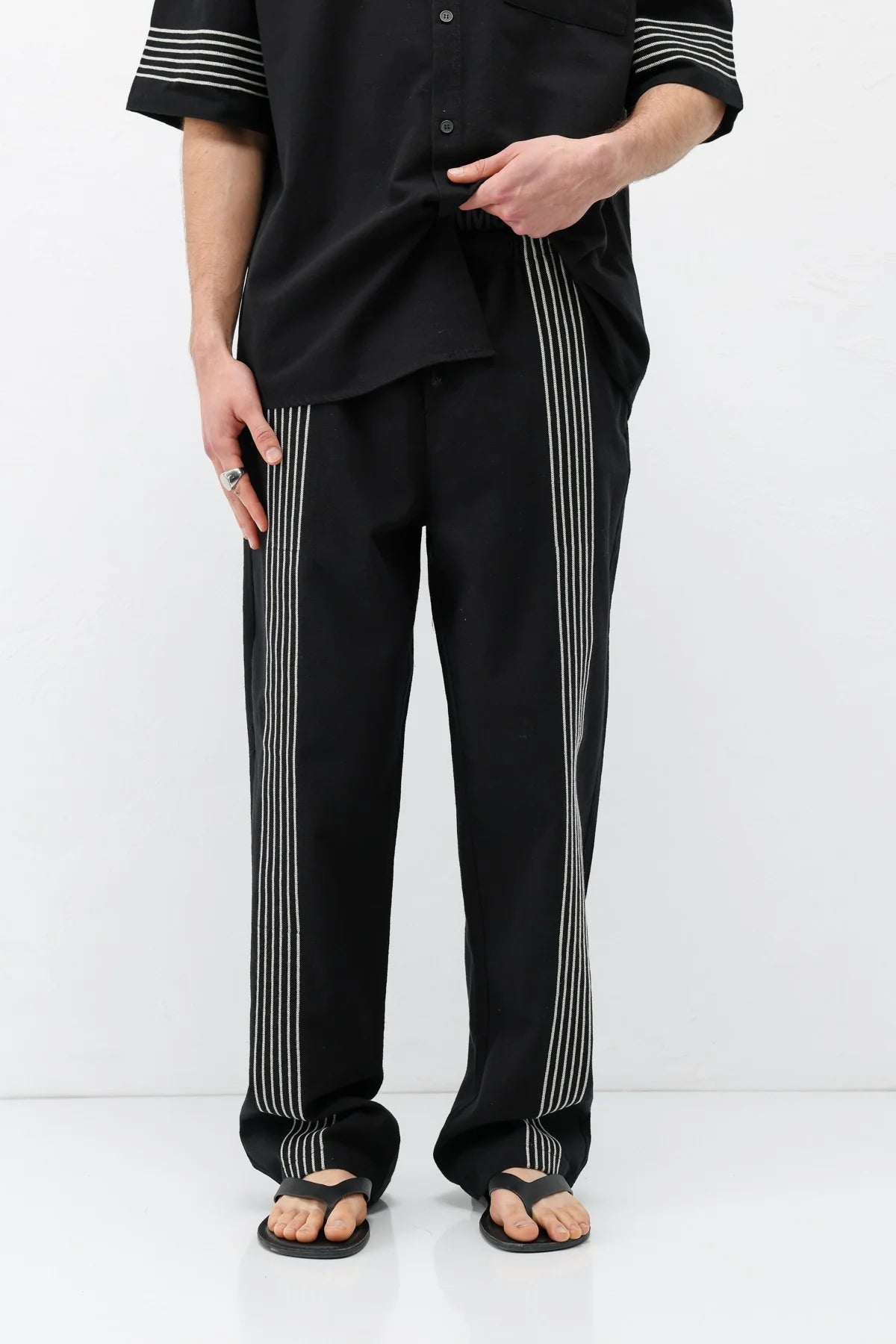 Vamos cotton embroidered set