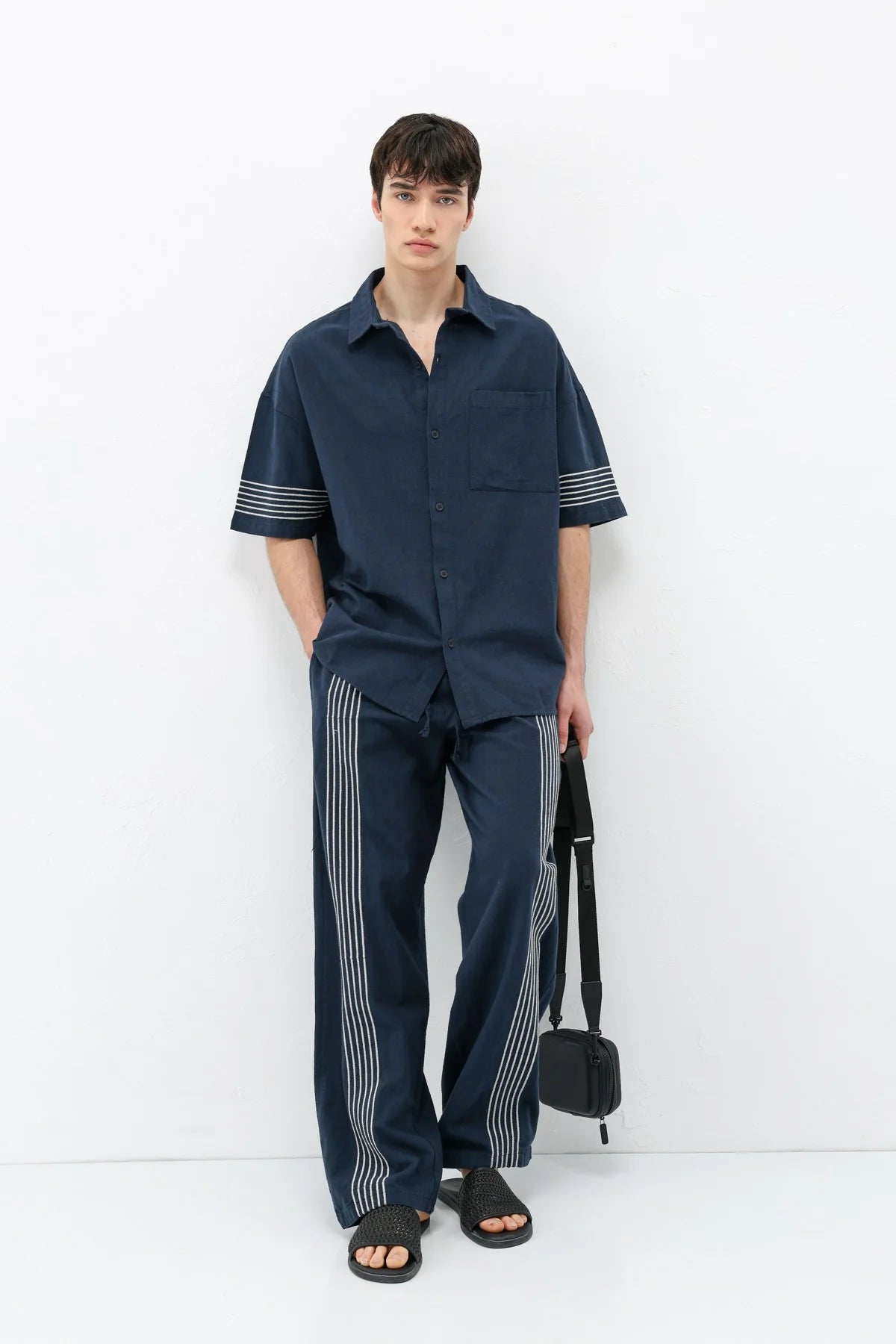 Vamos cotton embroidered set