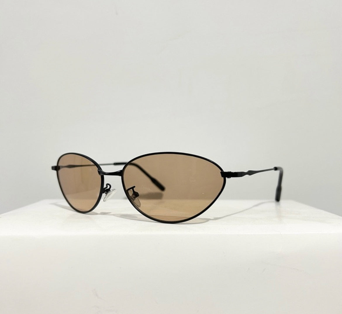 Lightweight cat eye glasses
