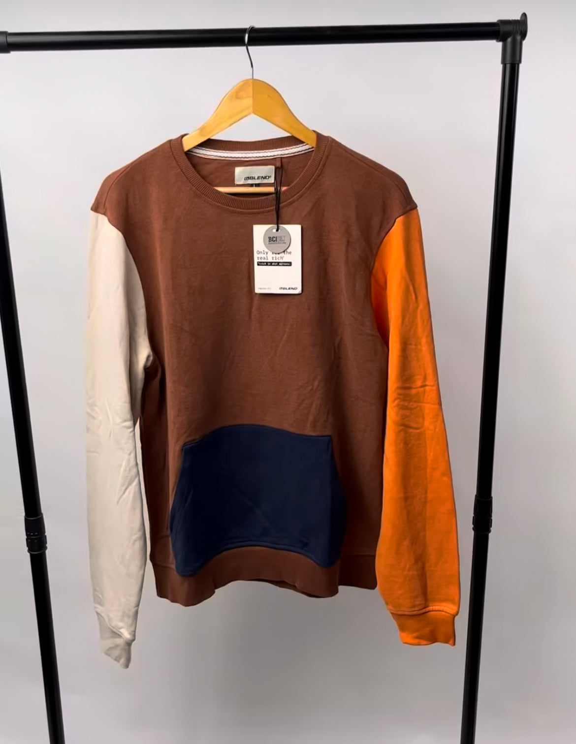 Blend sweater/sweatshirt.        size: Large