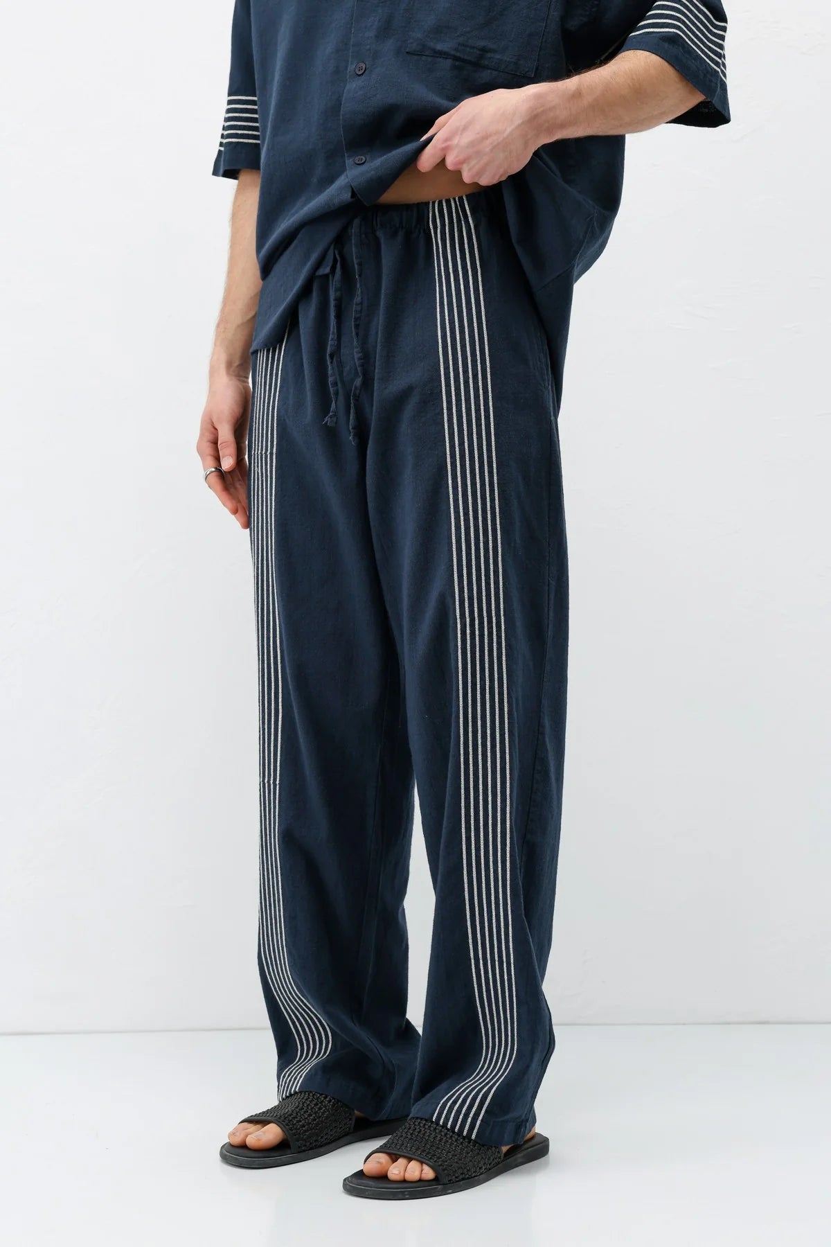 Vamos cotton embroidered set