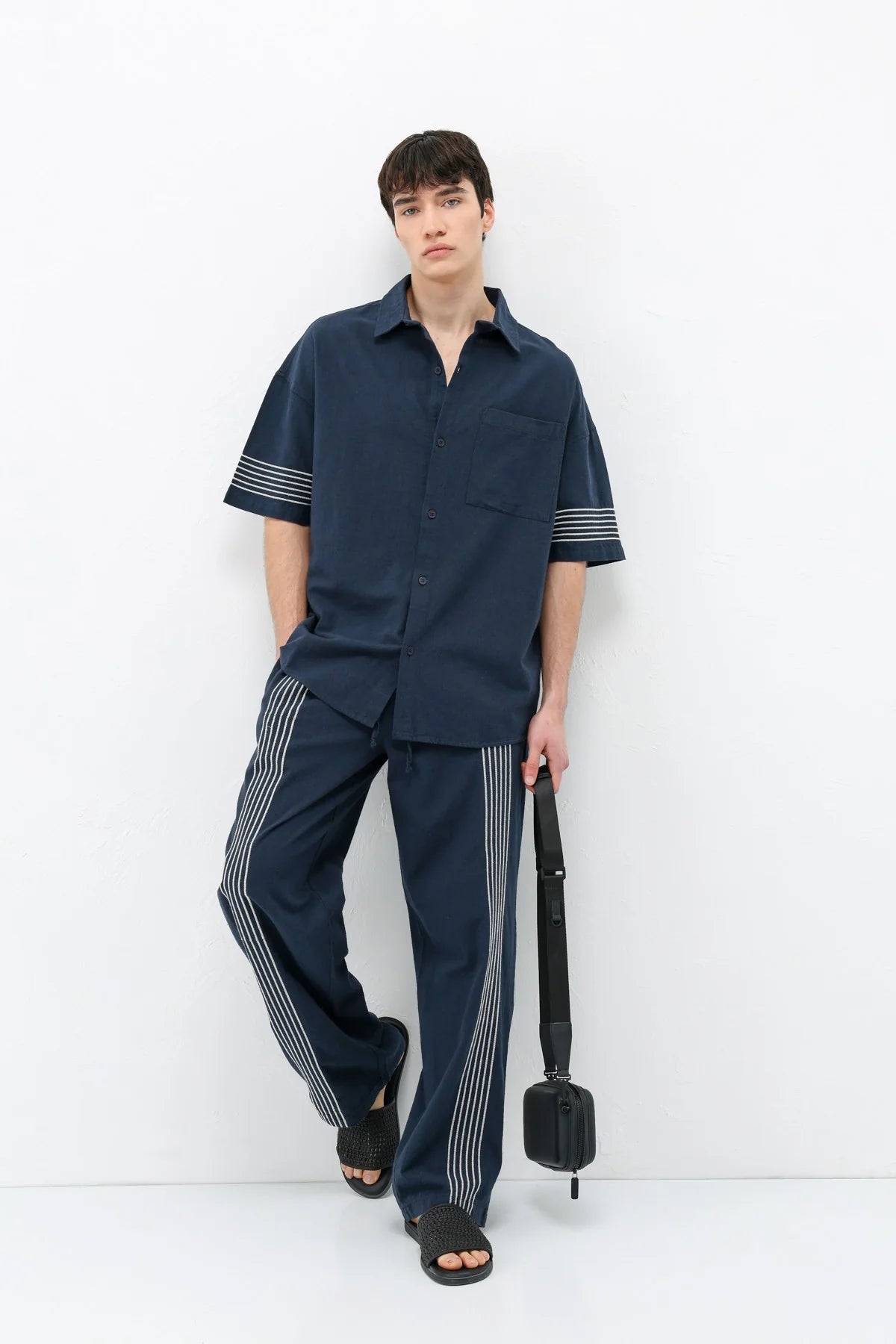 Vamos cotton embroidered set