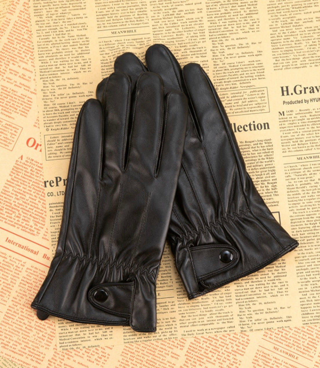 Plain leather glove
Size: Large