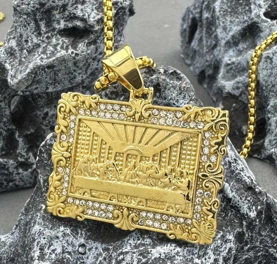 Last supper pendant necklace