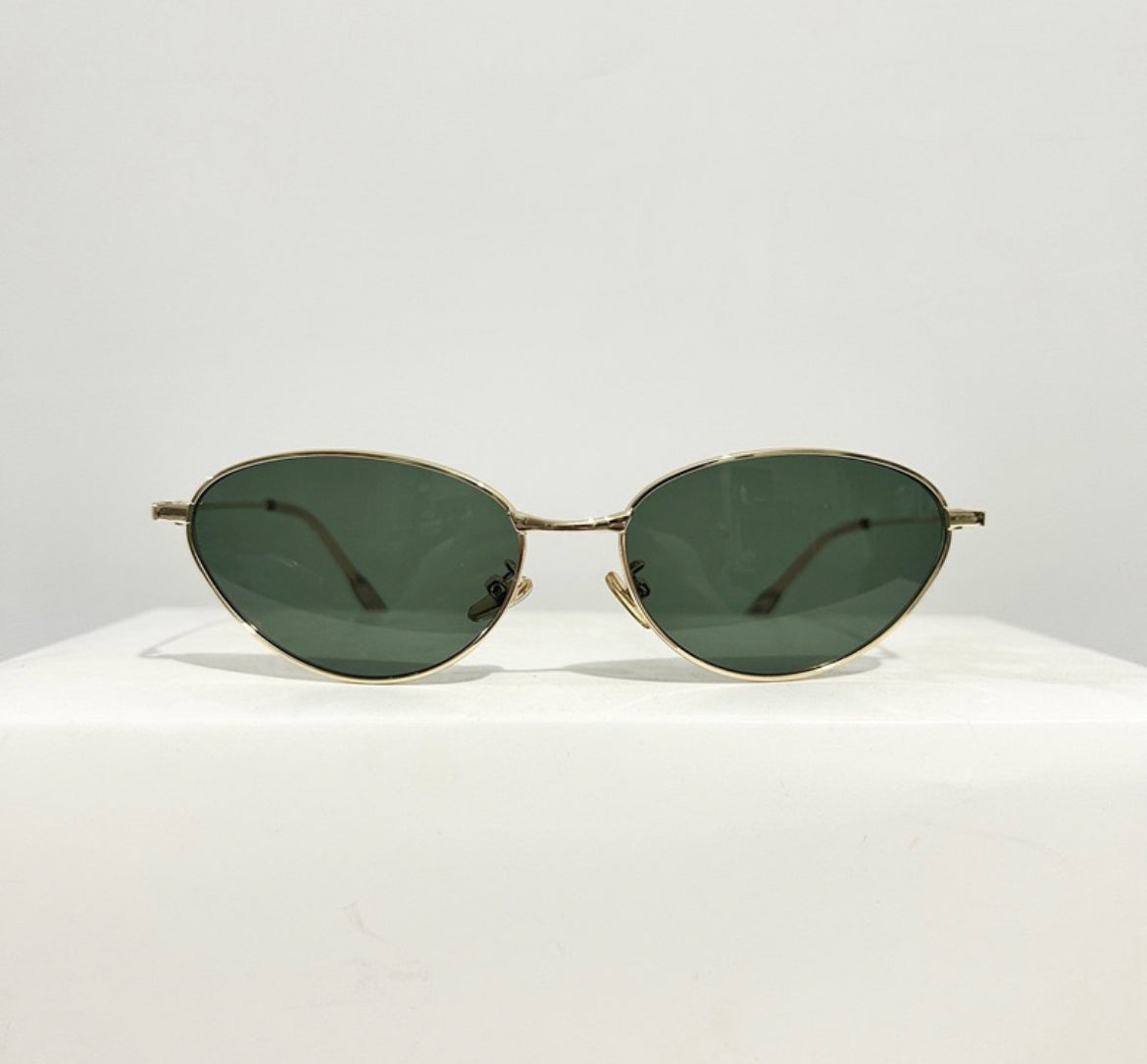 Lightweight cat eye glasses