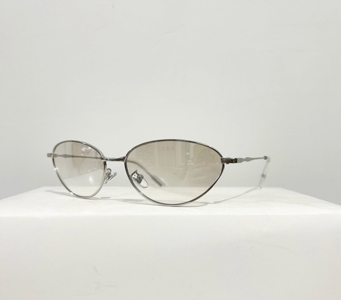 Lightweight cat eye glasses