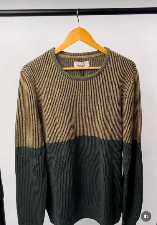 Blend sweater/sweatshirt.        size: Large