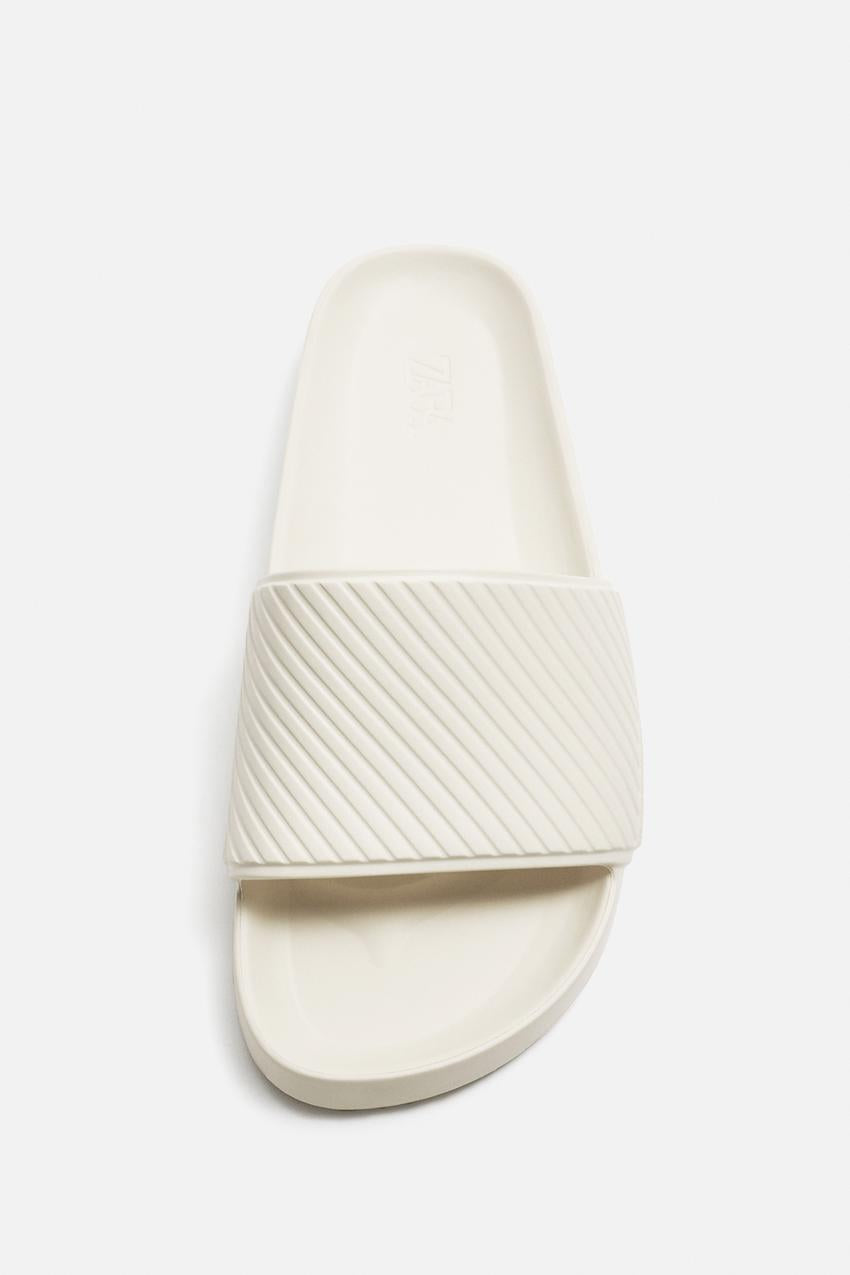 Zara textured slider in black