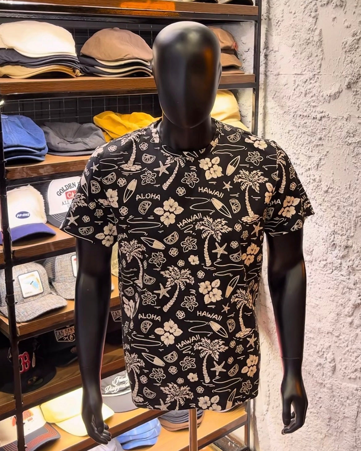 House hawaii print tee