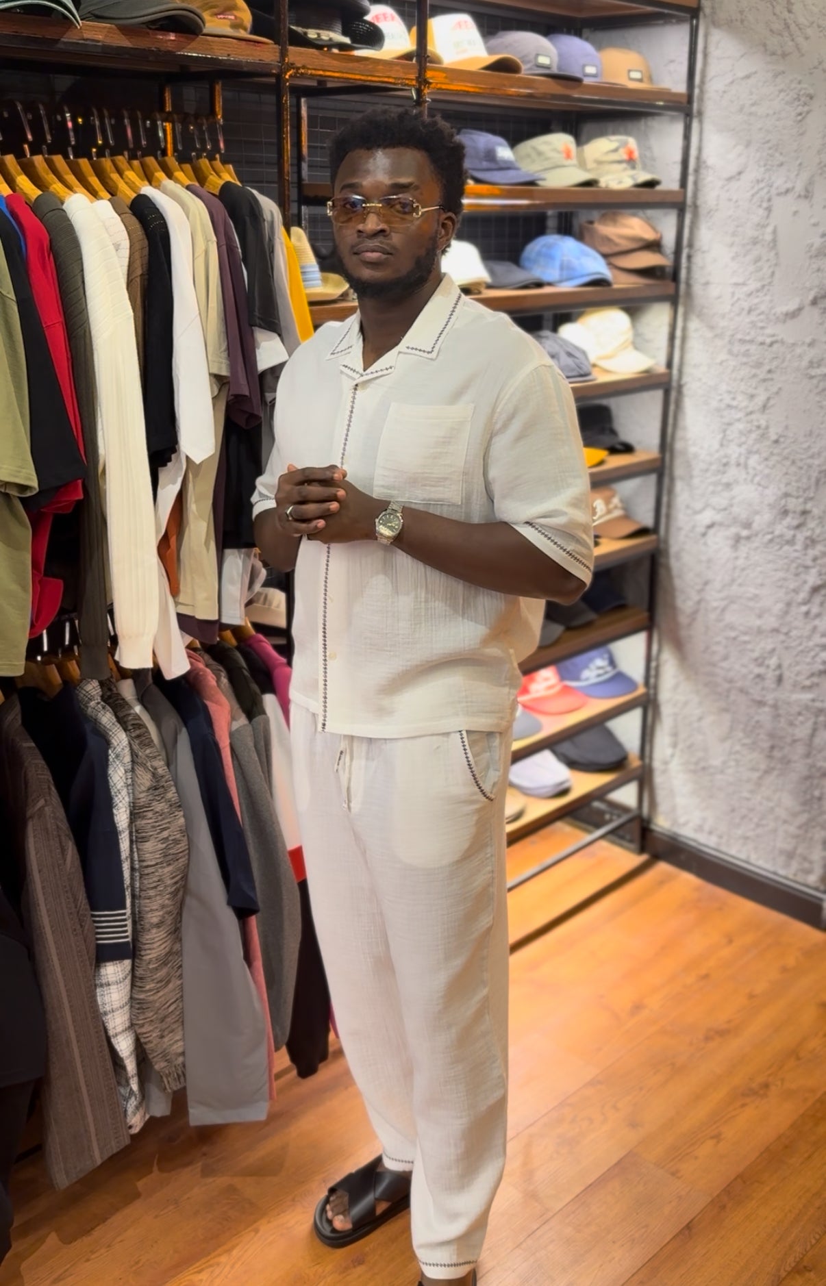 Vamos embroidered plain set