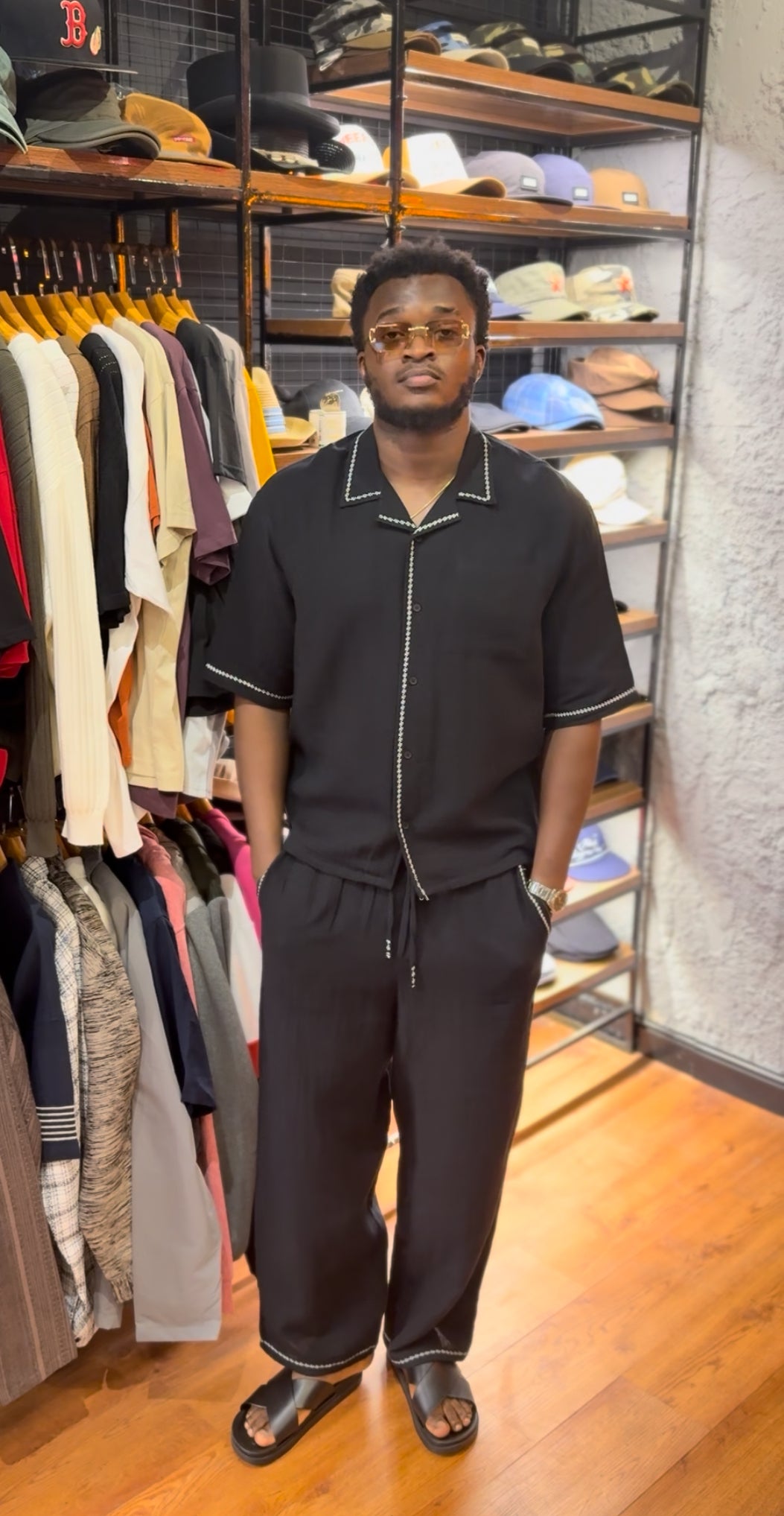 Vamos embroidered plain set