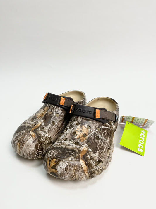 Offroad leaf design crocs in carton