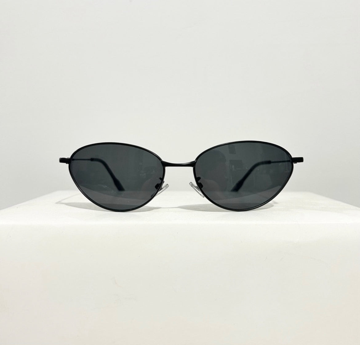 Lightweight cat eye glasses