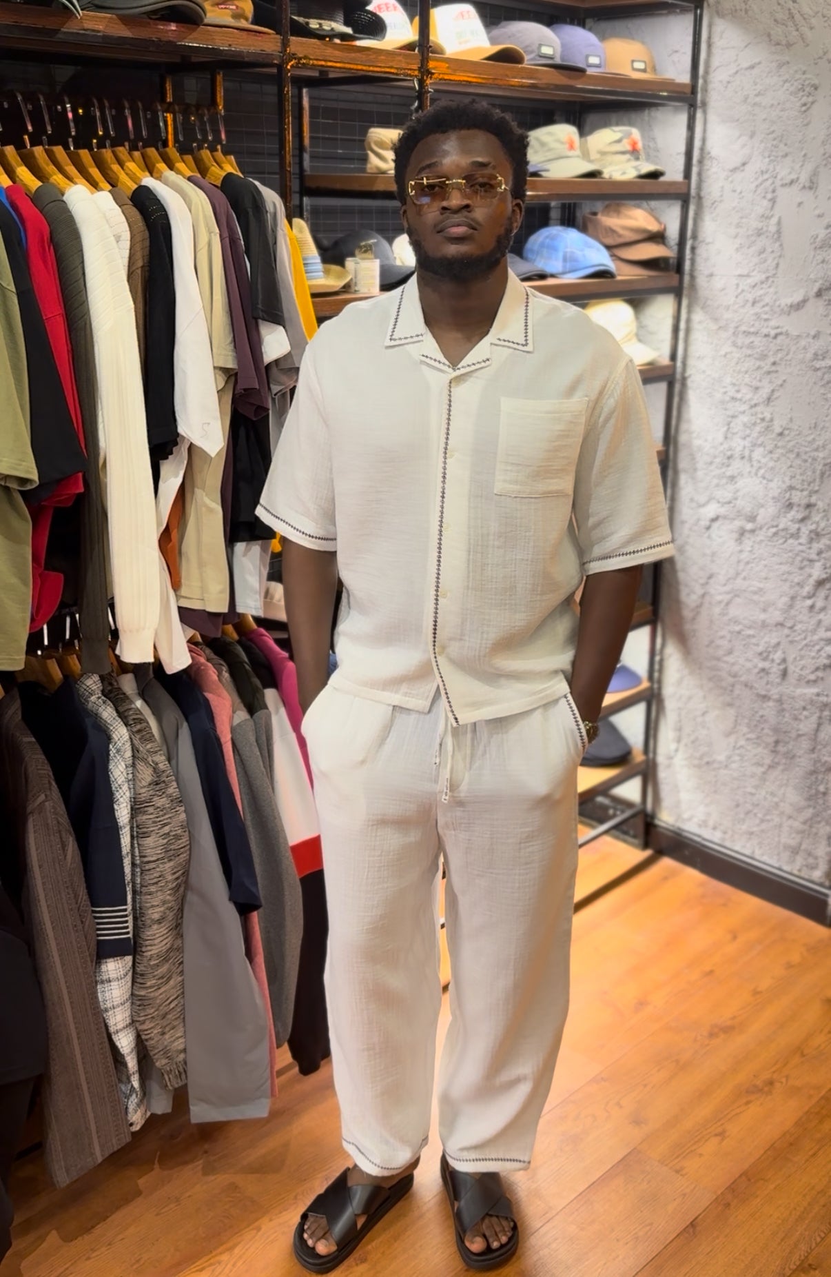Vamos embroidered plain set