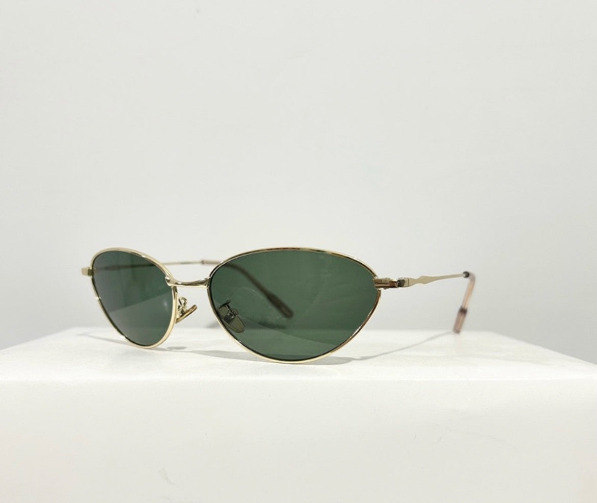 Lightweight cat eye glasses