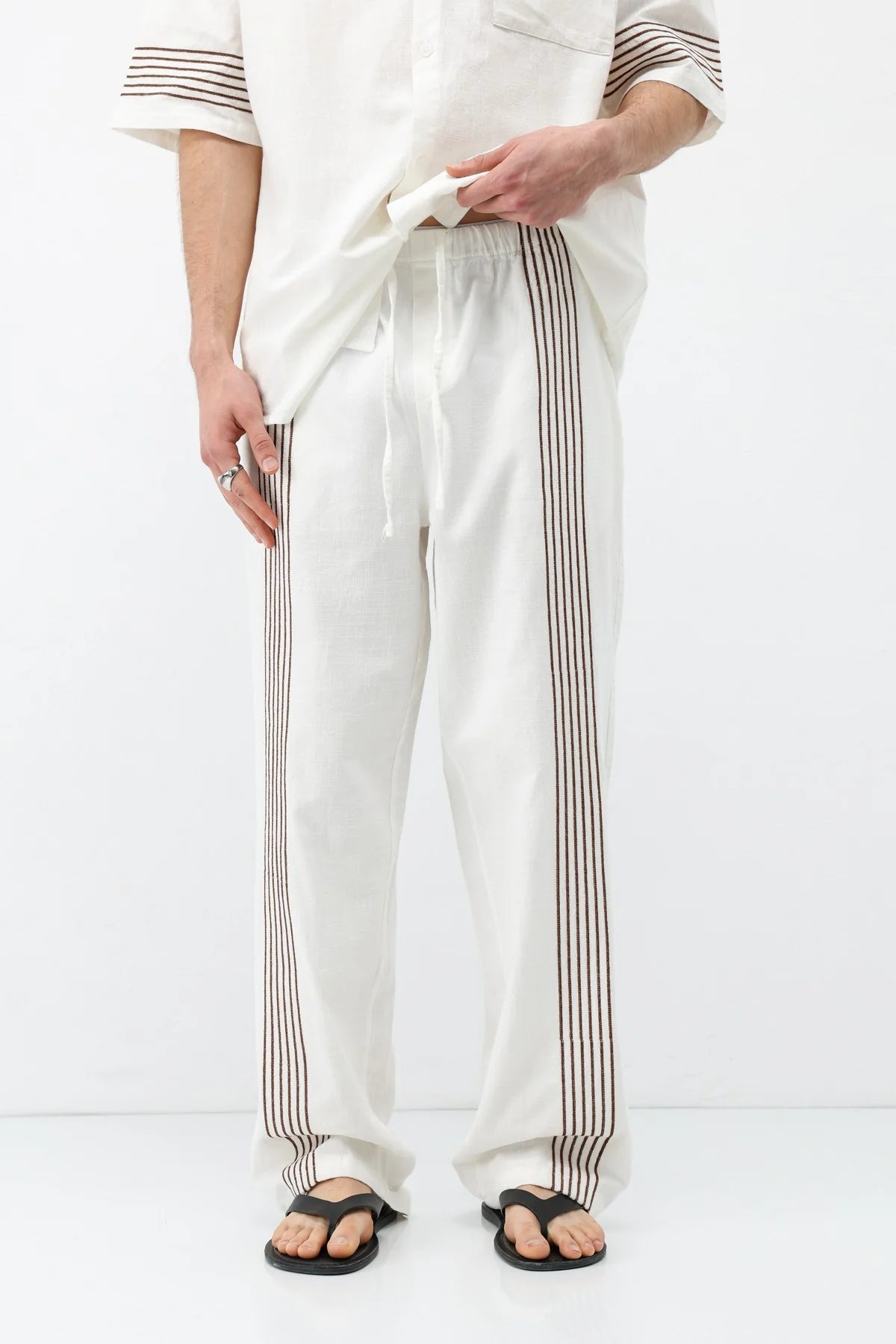 Vamos cotton embroidered set