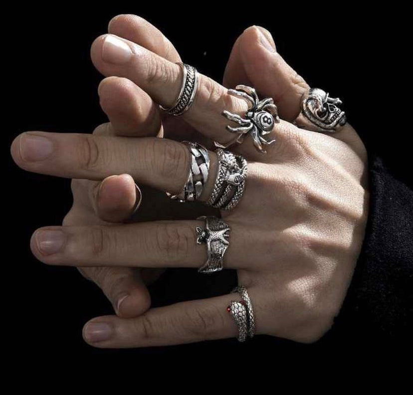 Goth rings in pack of 7