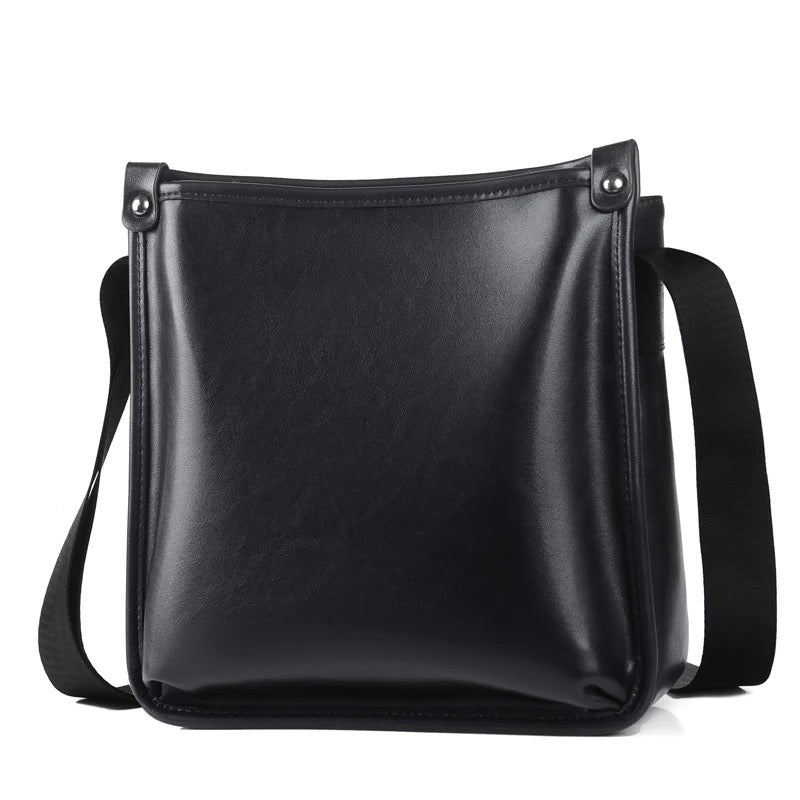 Set of 3 leather bags in black